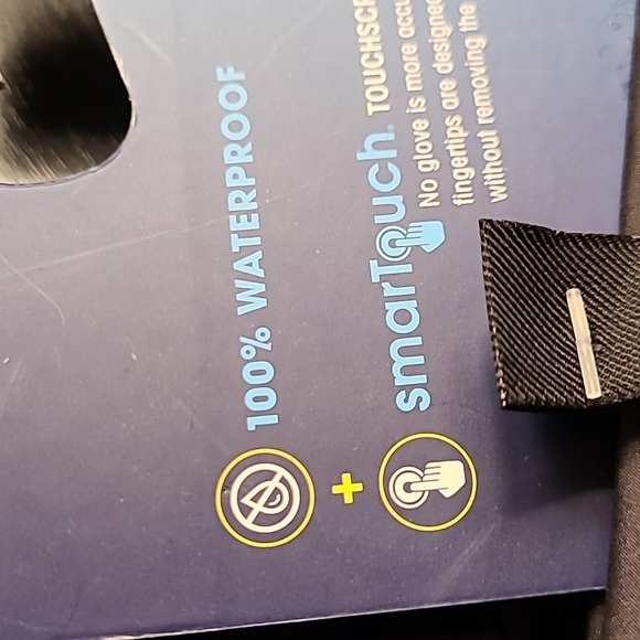 Isotoner touchscreen waterproof gloves - Picture 8 of 11